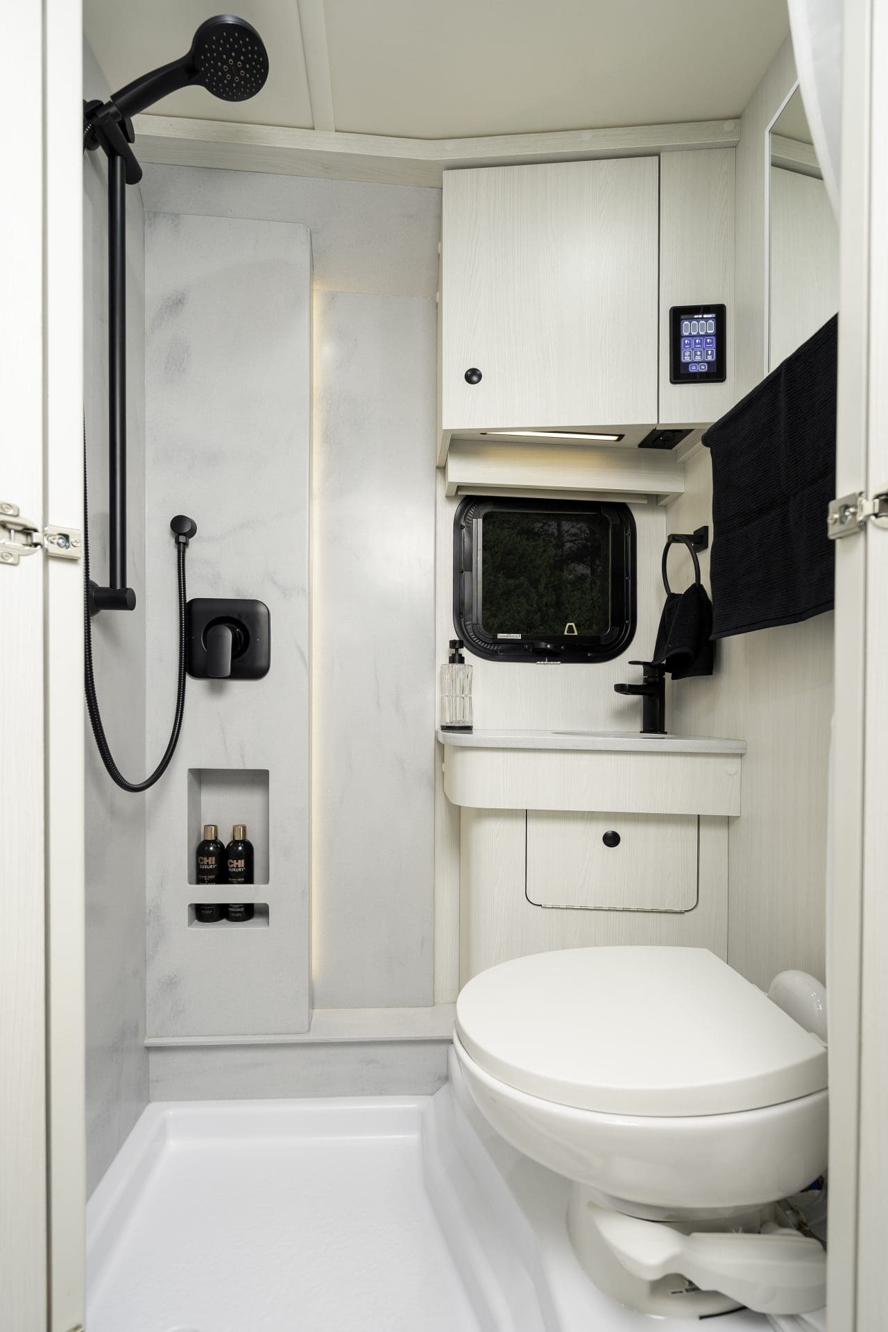 2026 PLEASURE-WAY PLATEAU XLRB by PLEASURE-WAY - Image 8