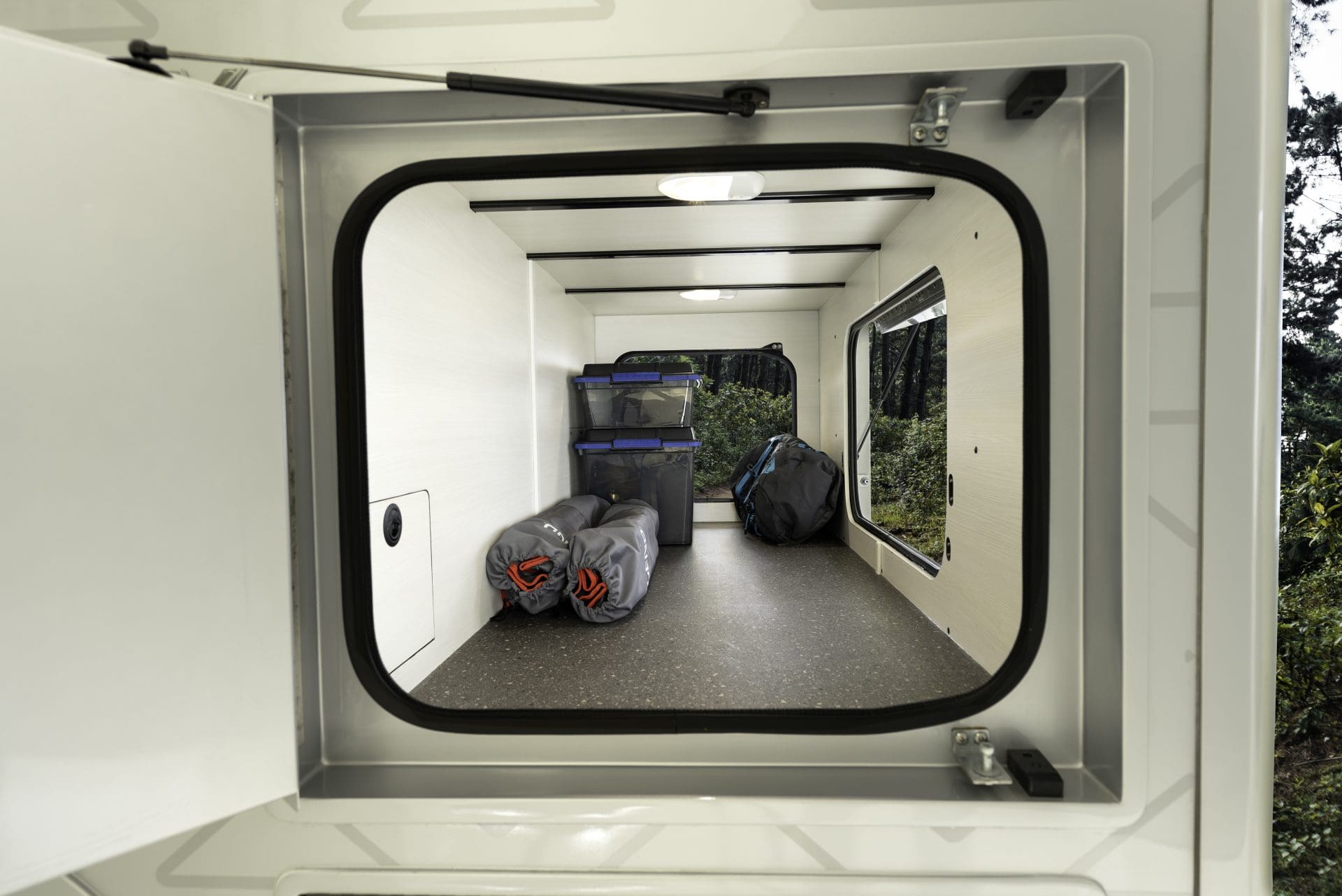 2026 PLEASURE-WAY PLATEAU XLRB by PLEASURE-WAY - Image 9