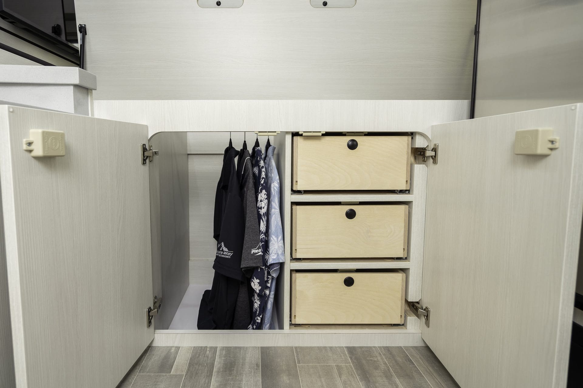 2026 PLEASURE-WAY PLATEAU XLRB by PLEASURE-WAY - Image 6