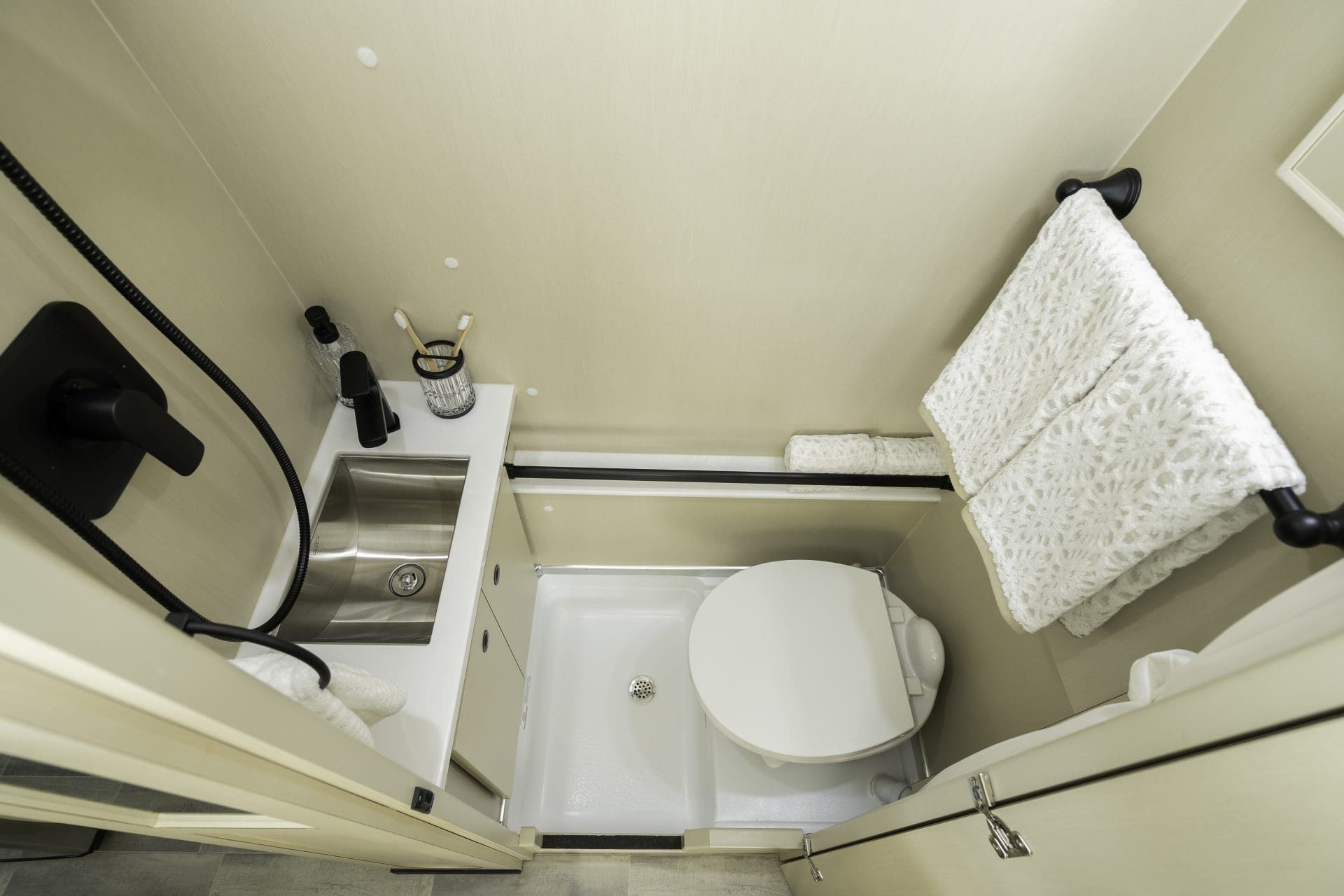 2026 PLEASURE-WAY PLATEAU TS by PLEASURE-WAY - Image 4