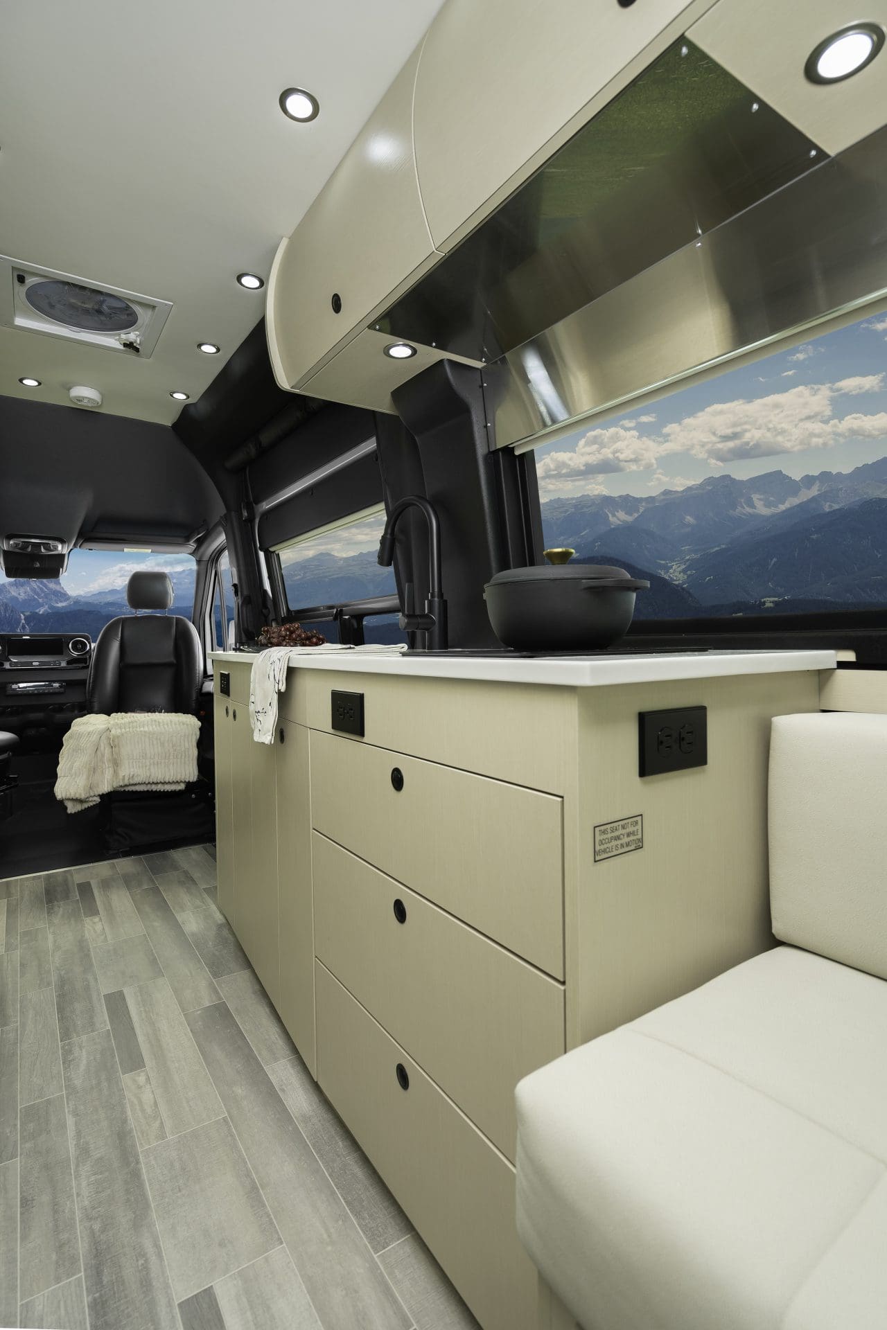 2026 PLEASURE-WAY PLATEAU TS by PLEASURE-WAY - Image 8