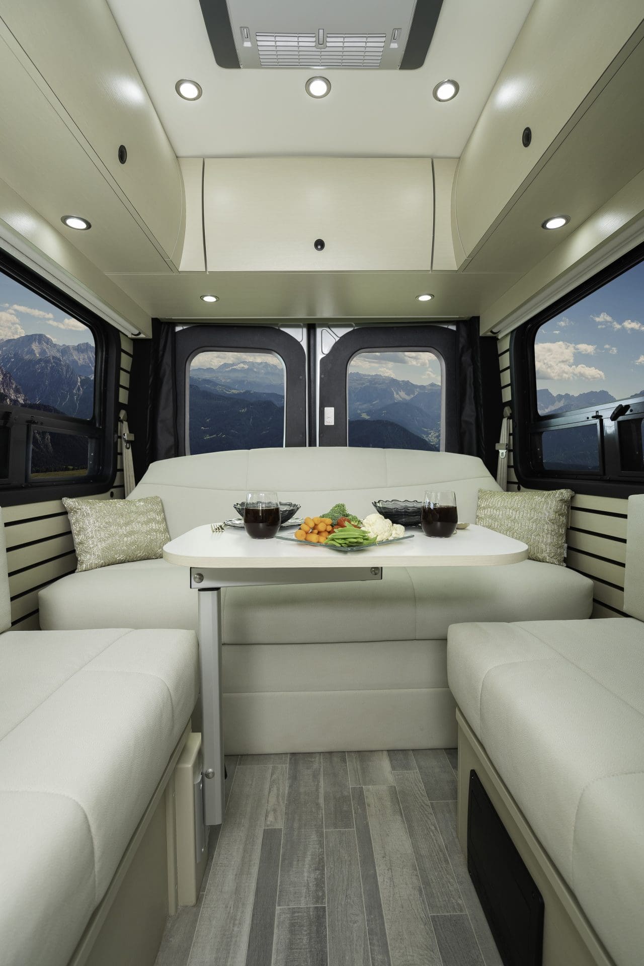 2026 PLEASURE-WAY PLATEAU TS by PLEASURE-WAY - Image 10