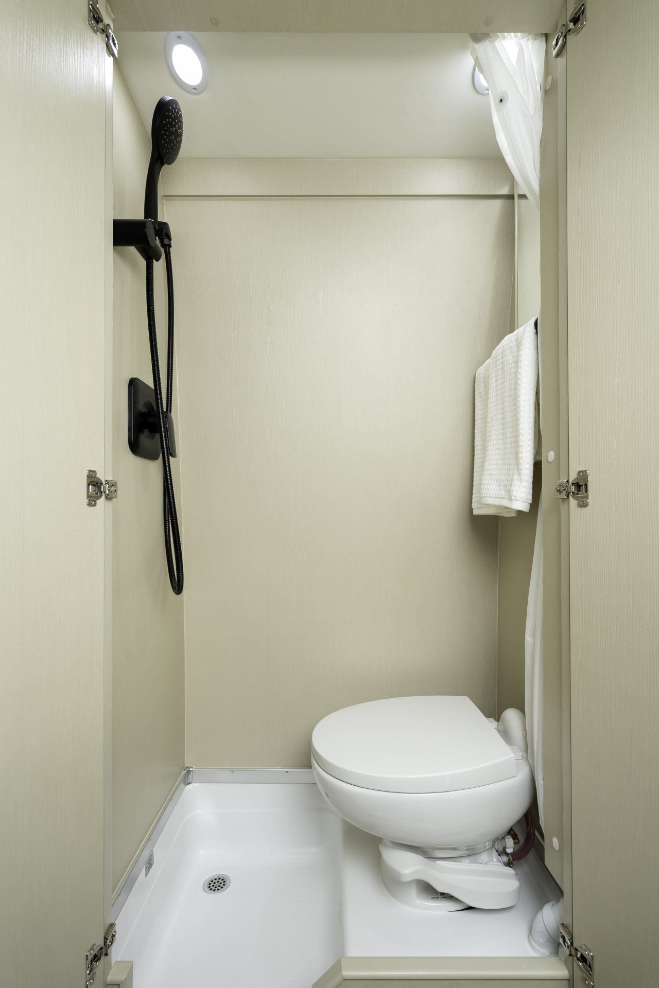 2025 PLEASURE-WAY PLATEAU TW by PLEASURE-WAY - Image 4