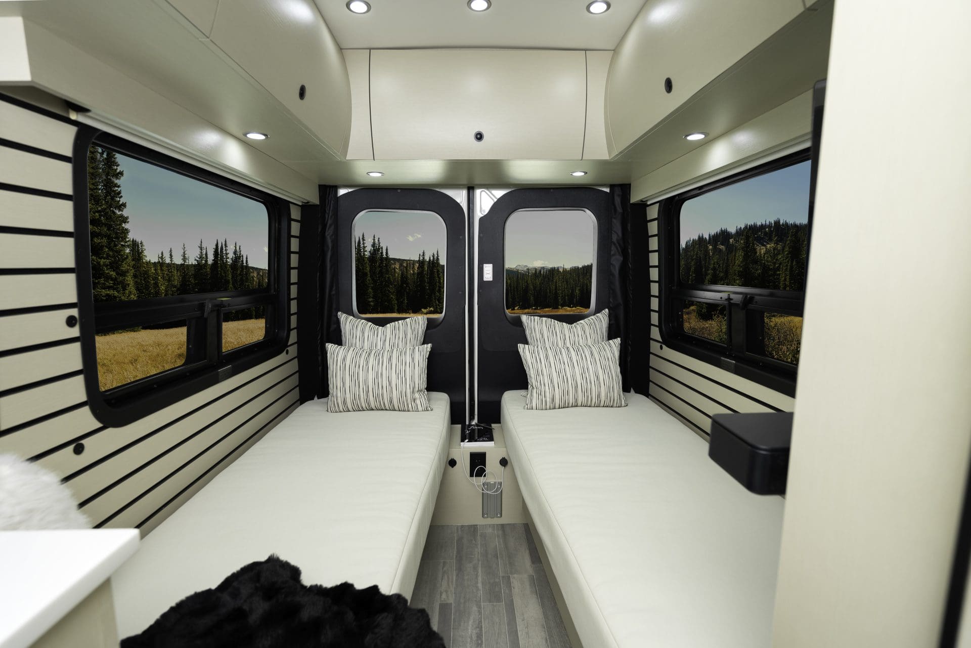 2025 PLEASURE-WAY PLATEAU TW by PLEASURE-WAY - Image 8