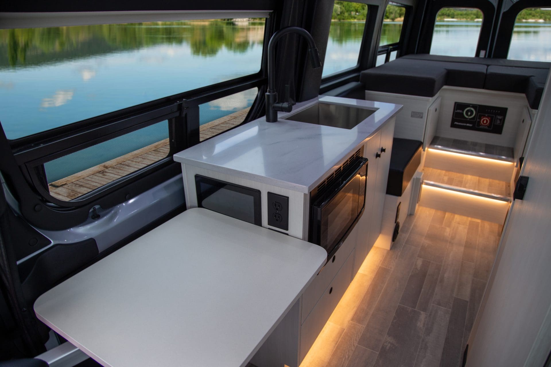 2026 PLEASURE-WAY PLATEAU RB by PLEASURE-WAY - Image 12