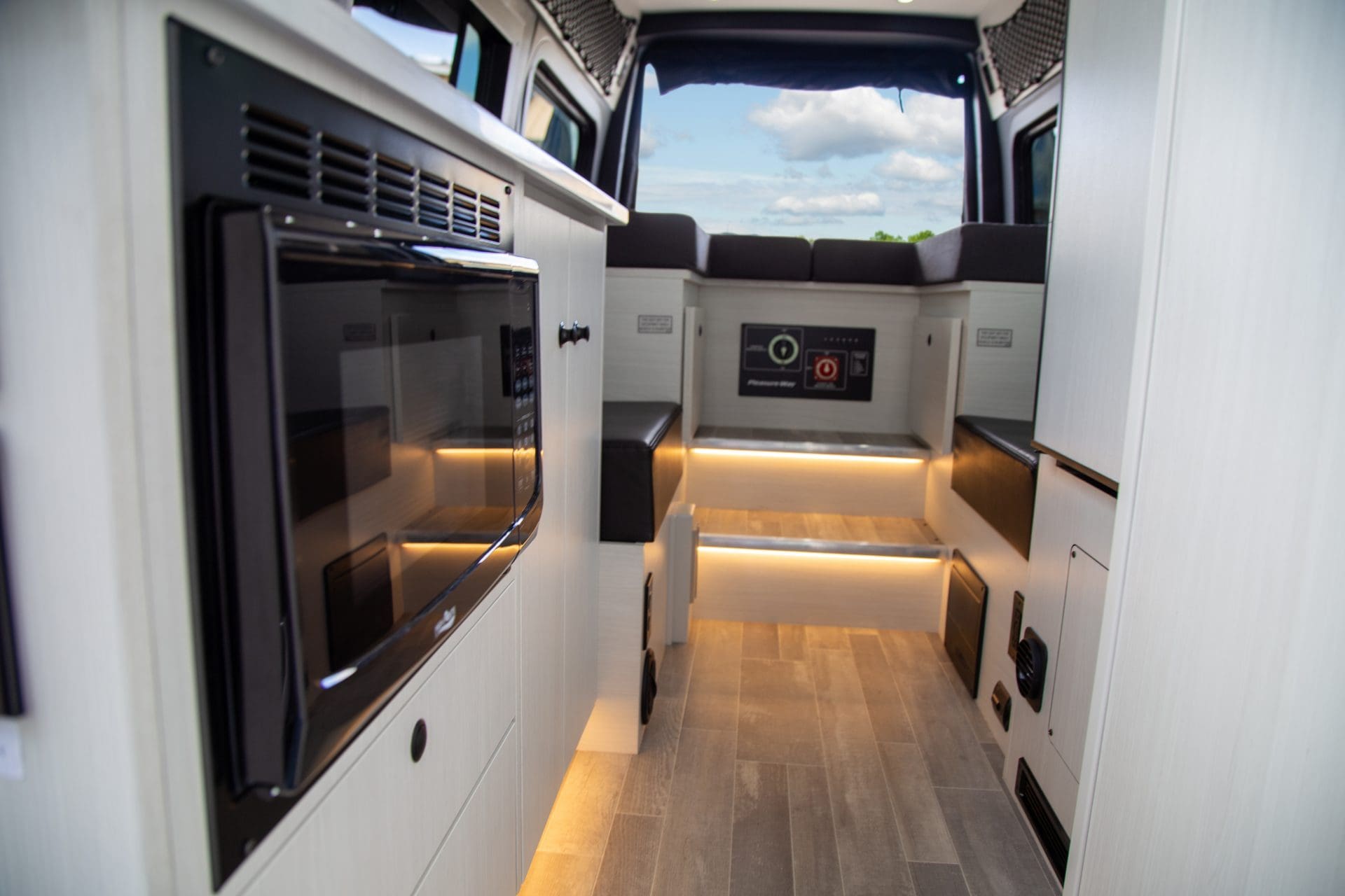 2026 PLEASURE-WAY PLATEAU RB by PLEASURE-WAY - Image 13