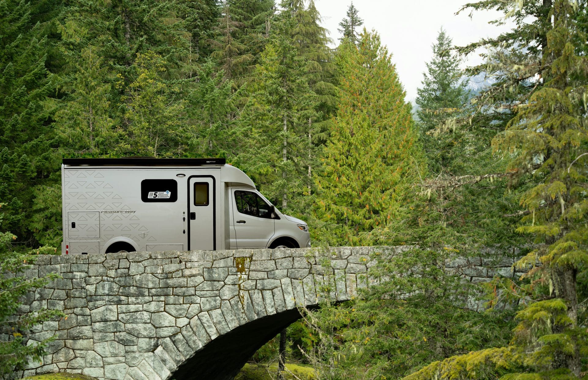 2026 PLEASURE-WAY PLATEAU XLRB by PLEASURE-WAY