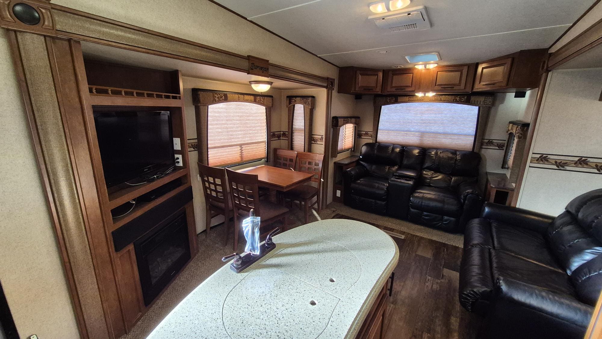 2014 SURVEYOR SVF293RLTS by FOREST RIVER - Image 7