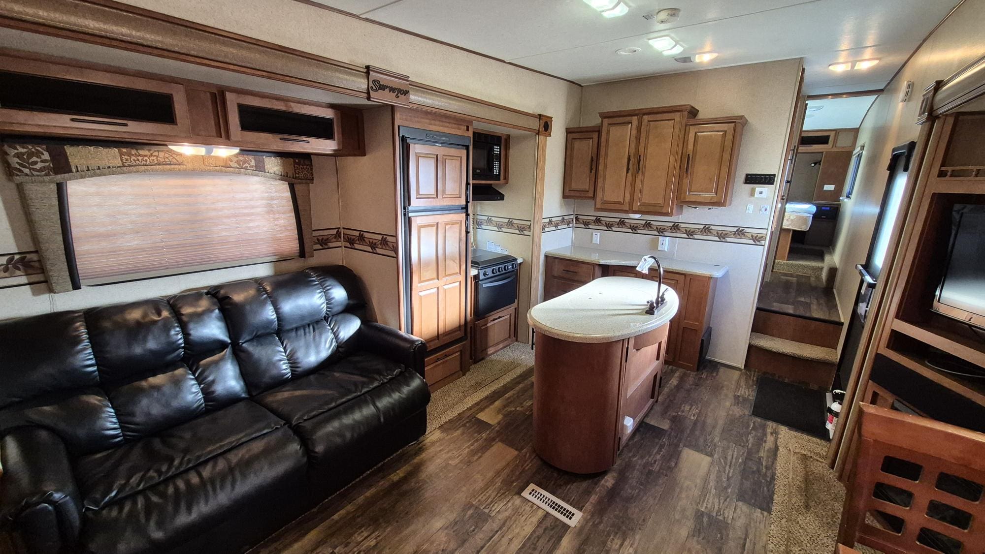 2014 SURVEYOR SVF293RLTS by FOREST RIVER - Image 8