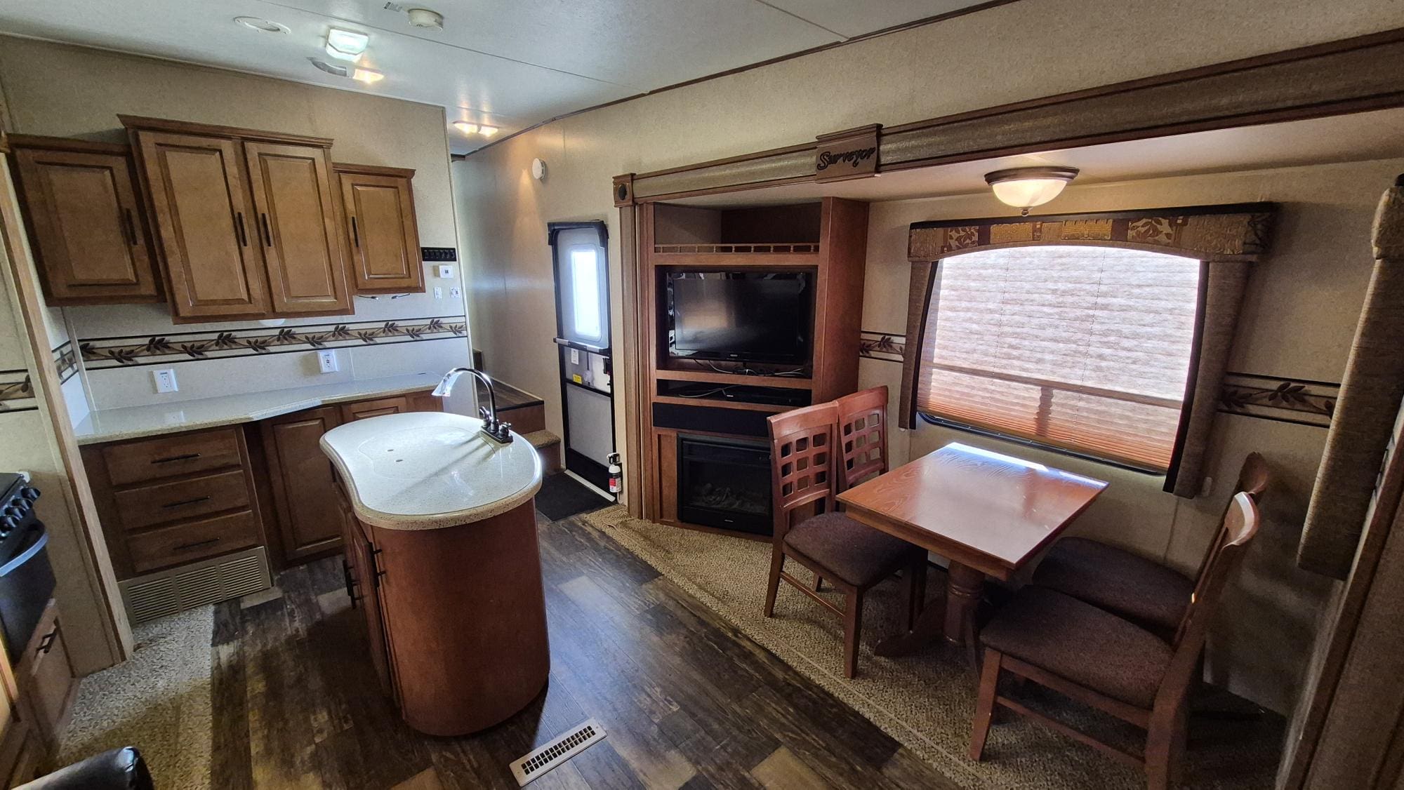 2014 SURVEYOR SVF293RLTS by FOREST RIVER - Image 9