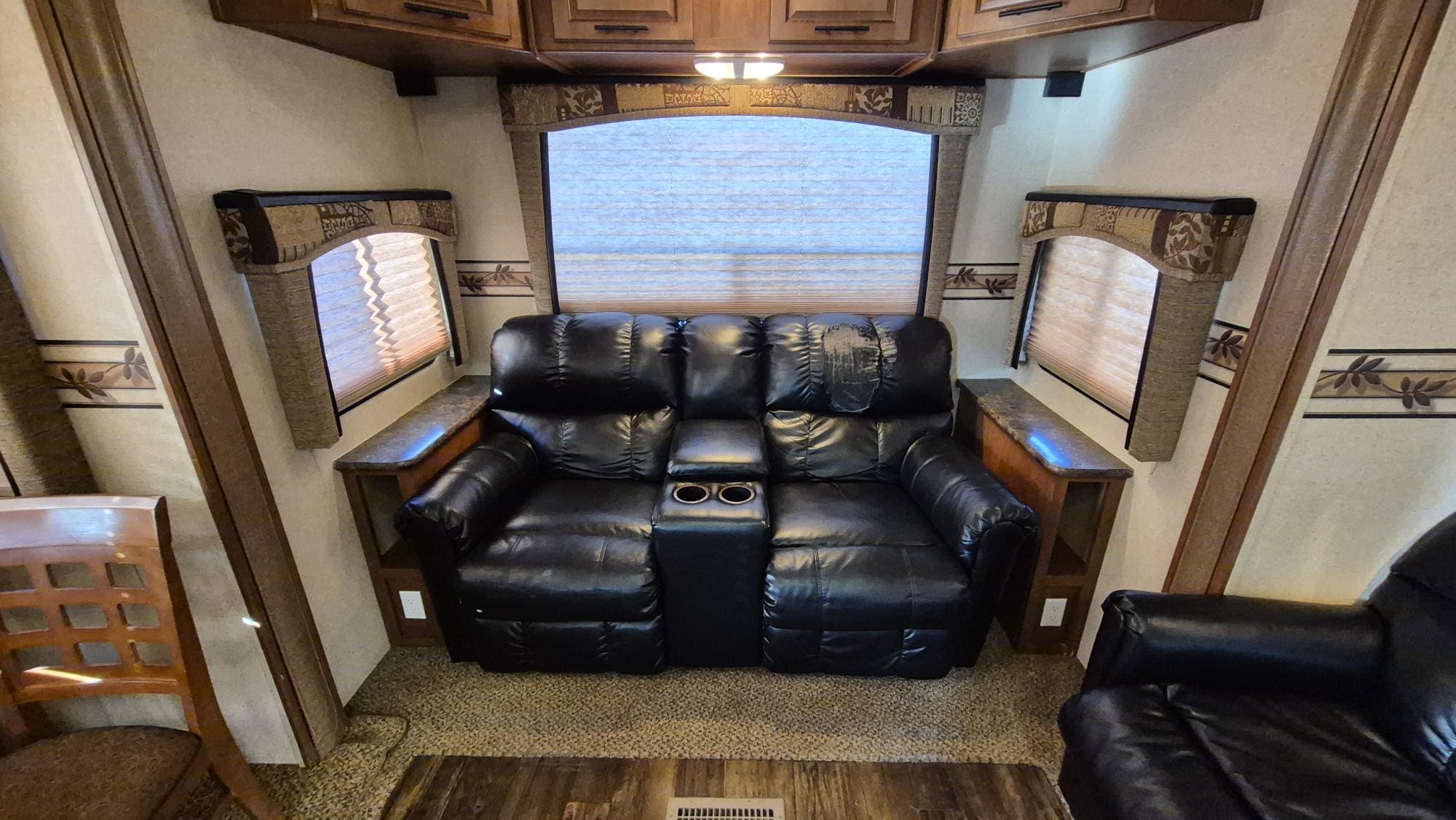 2014 SURVEYOR SVF293RLTS by FOREST RIVER - Image 12
