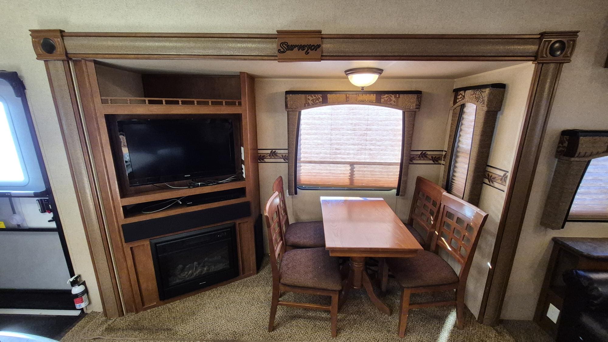 2014 SURVEYOR SVF293RLTS by FOREST RIVER - Image 13