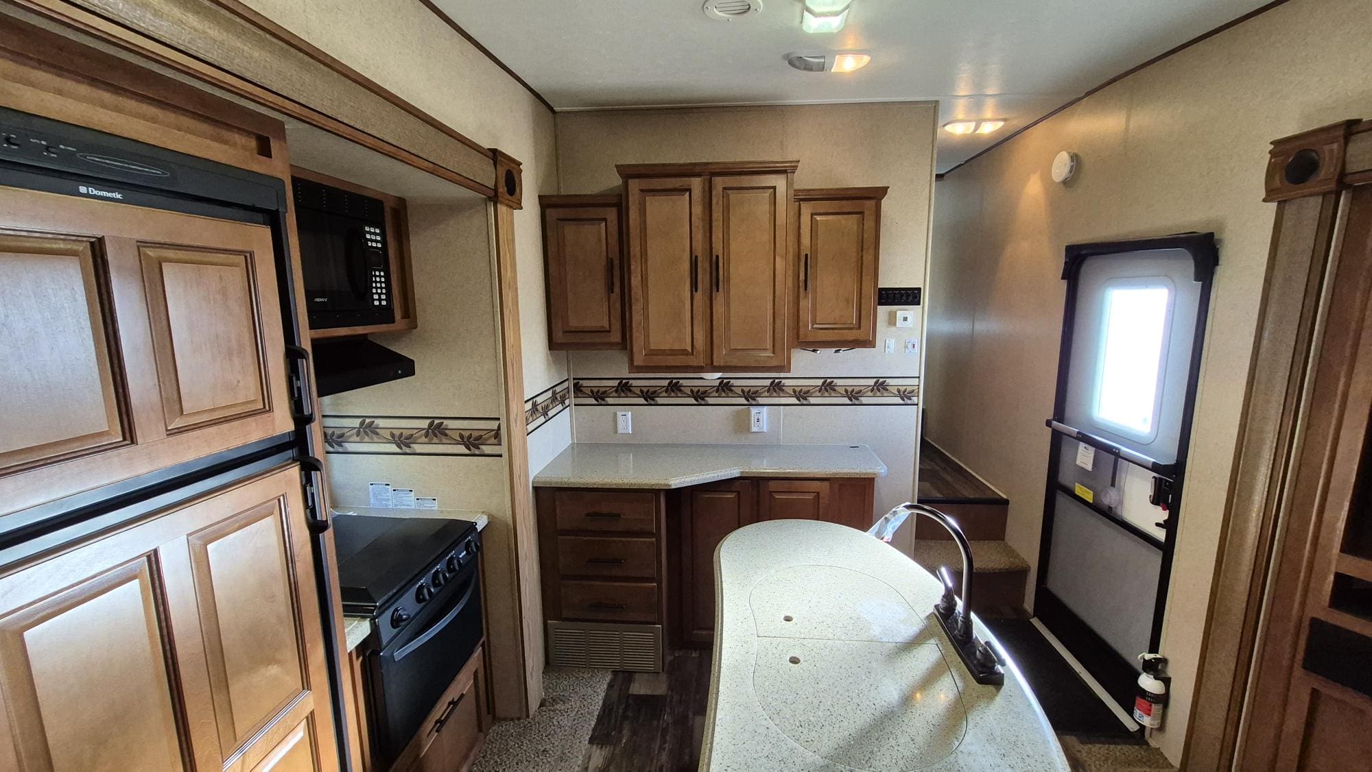 2014 SURVEYOR SVF293RLTS by FOREST RIVER - Image 15