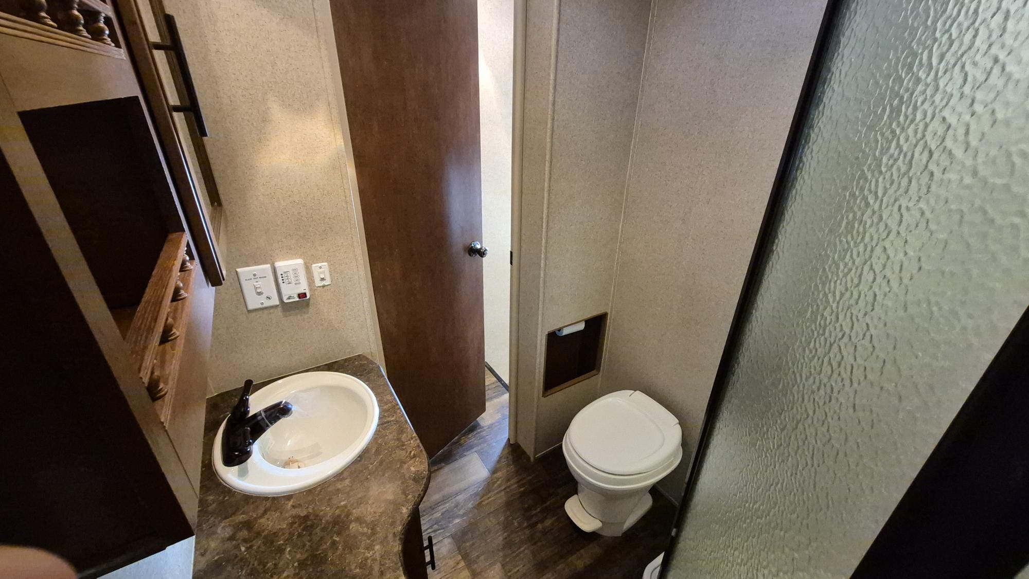 2014 SURVEYOR SVF293RLTS by FOREST RIVER - Image 19