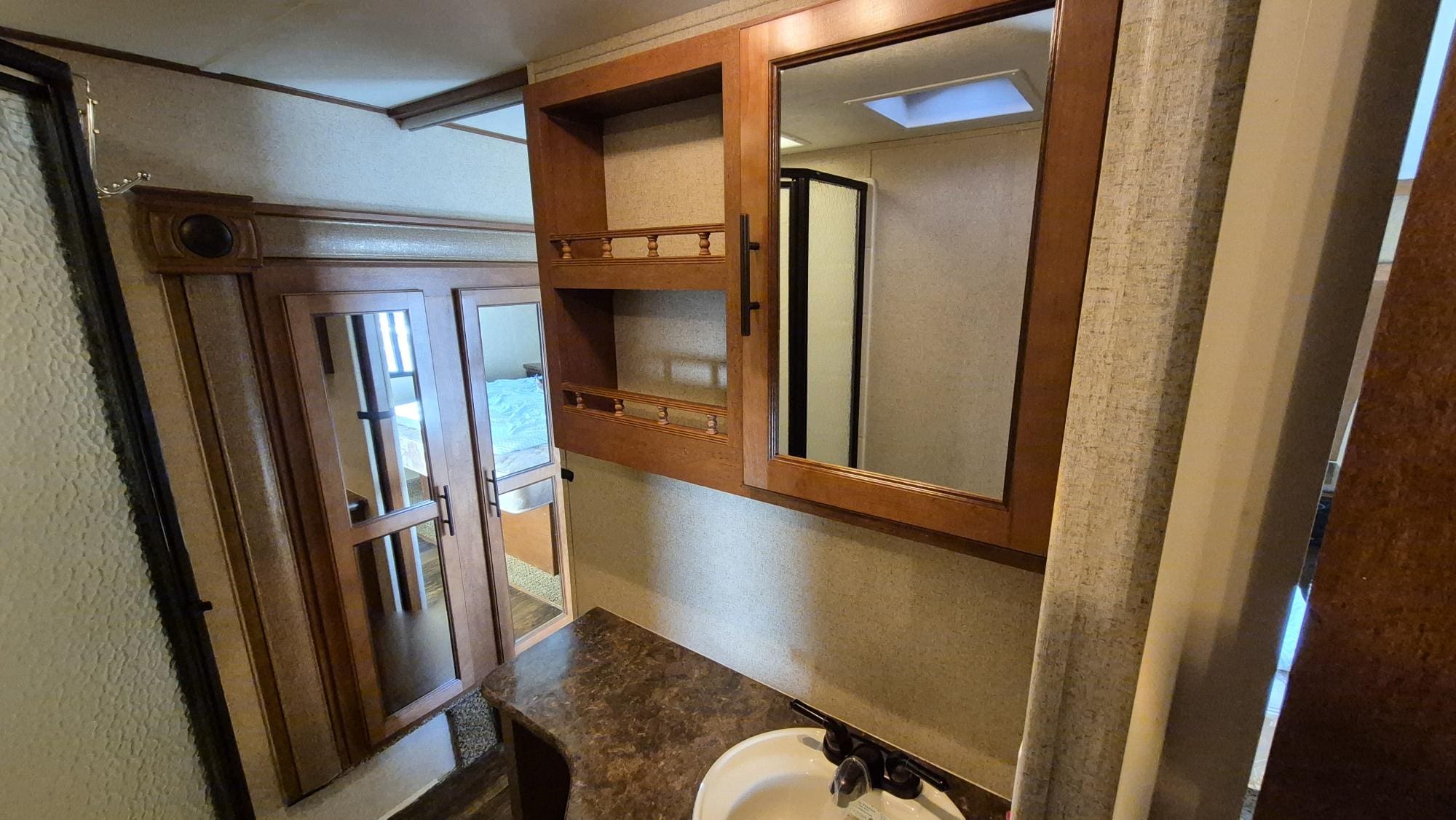 2014 SURVEYOR SVF293RLTS by FOREST RIVER - Image 20