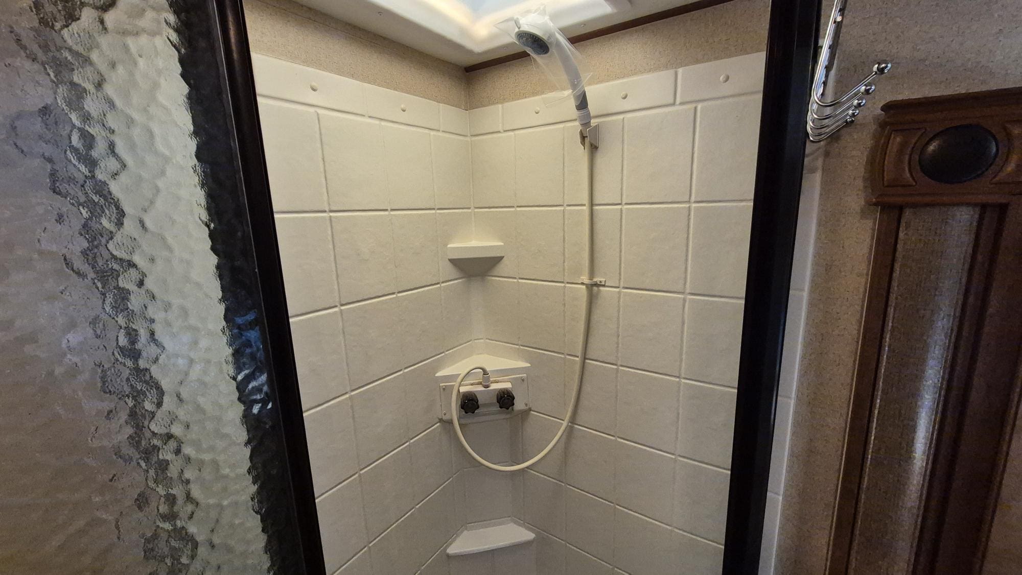 2014 SURVEYOR SVF293RLTS by FOREST RIVER - Image 22