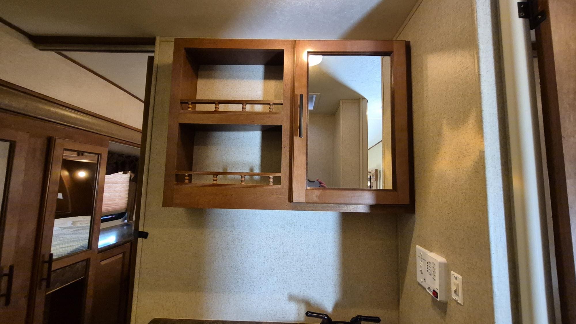 2014 SURVEYOR SVF293RLTS by FOREST RIVER - Image 28