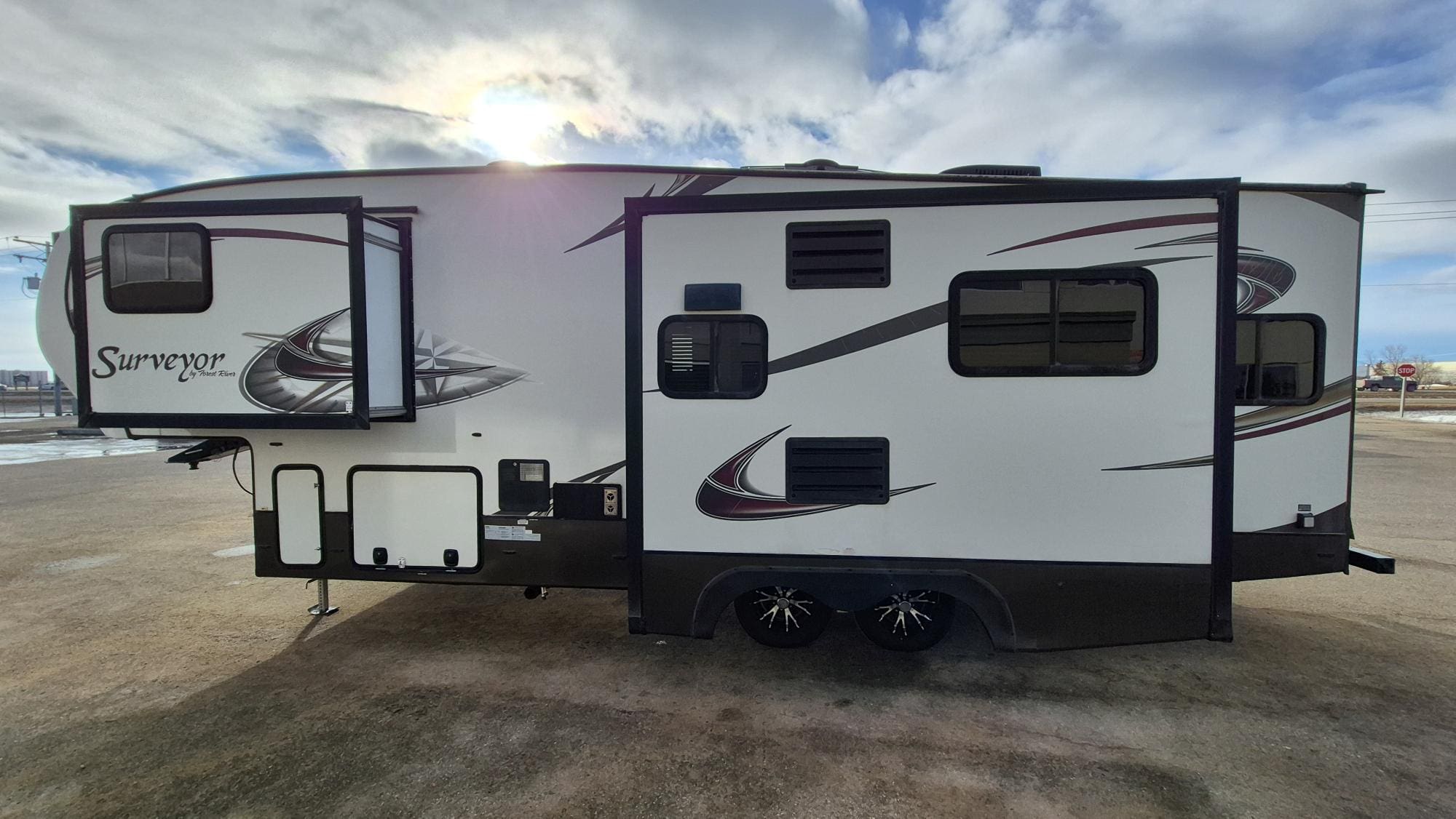 2014 SURVEYOR SVF293RLTS by FOREST RIVER - Image 4