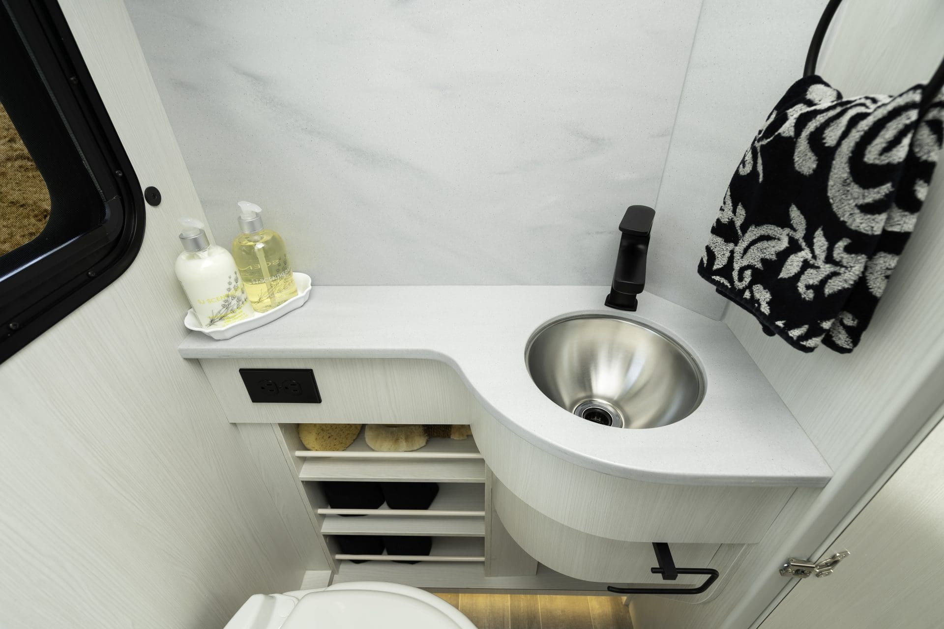 2026 PLEASURE-WAY PLATEAU XLTS by PLEASURE-WAY - Image 11