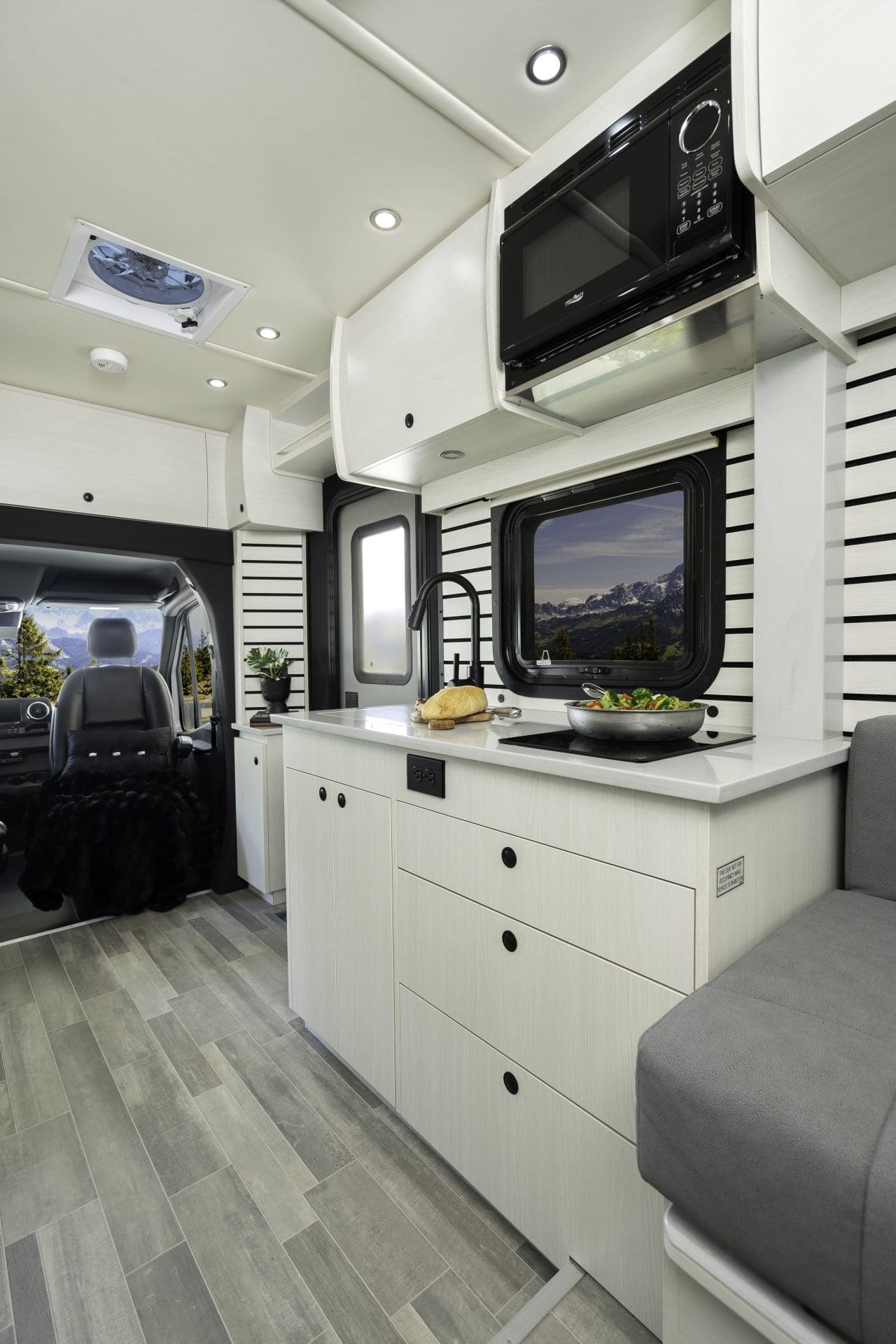 2026 PLEASURE-WAY PLATEAU XLTS by PLEASURE-WAY - Image 5