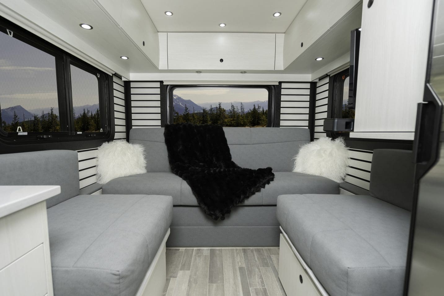 2026 PLEASURE-WAY PLATEAU XLTS by PLEASURE-WAY - Image 7