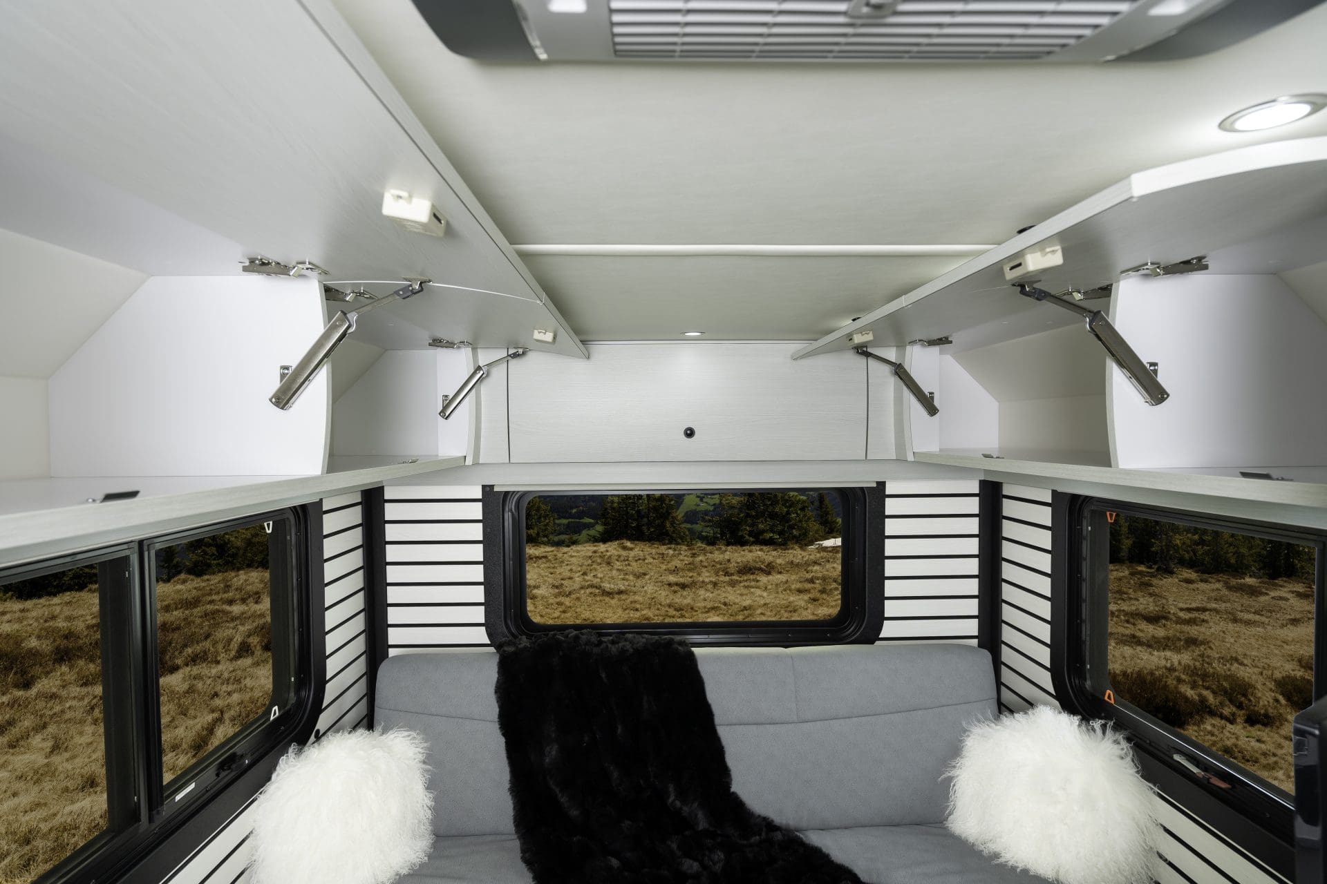 2026 PLEASURE-WAY PLATEAU XLTS by PLEASURE-WAY - Image 9