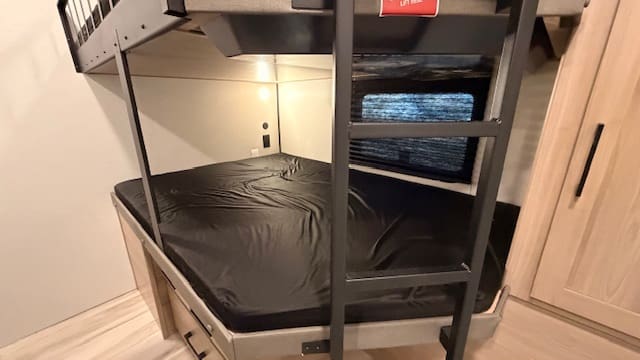 2026 COLEMAN 32BHS by KEYSTONE - Image 18