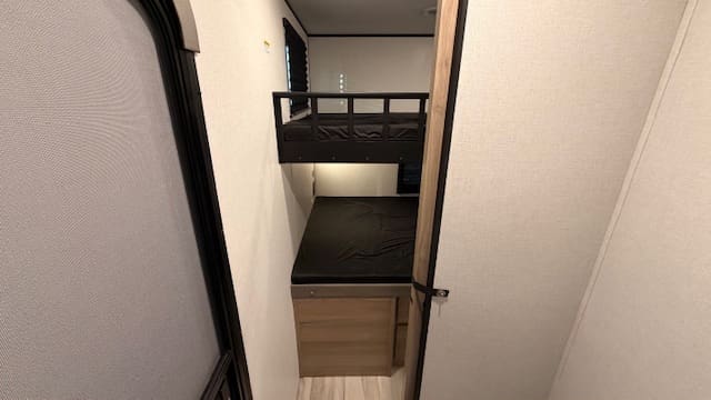 2026 COLEMAN 32BHS by KEYSTONE - Image 25