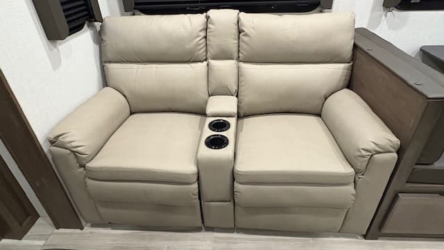 2026 COUGAR 2400RE by KEYSTONE - Image 17