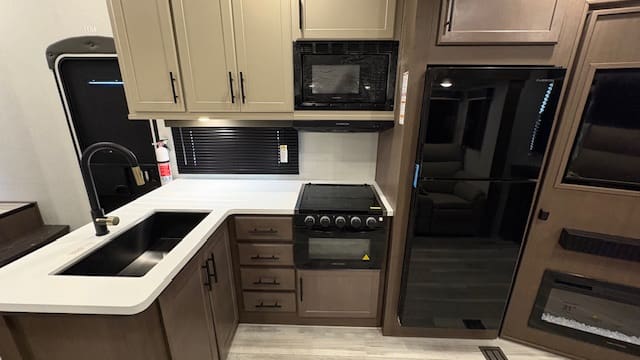 2026 COUGAR 2400RE by KEYSTONE - Image 10