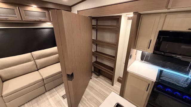 2026 COUGAR 360MBI by KEYSTONE - Image 18