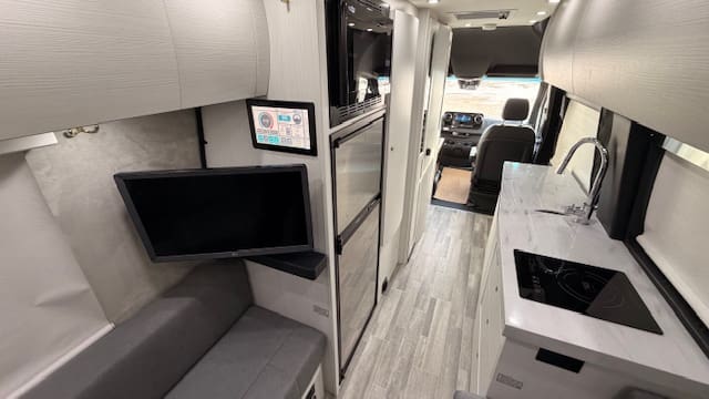 2023 PLEASURE-WAY PLATEAU TS by PLEASURE-WAY - Image 11