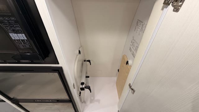 2023 PLEASURE-WAY PLATEAU TS by PLEASURE-WAY - Image 22