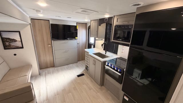 2026 HIDEOUT 310XBR by KEYSTONE - Image 11