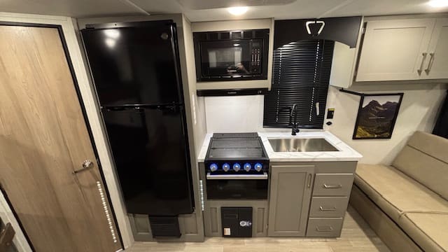 2026 HIDEOUT 230BH by KEYSTONE - Image 11