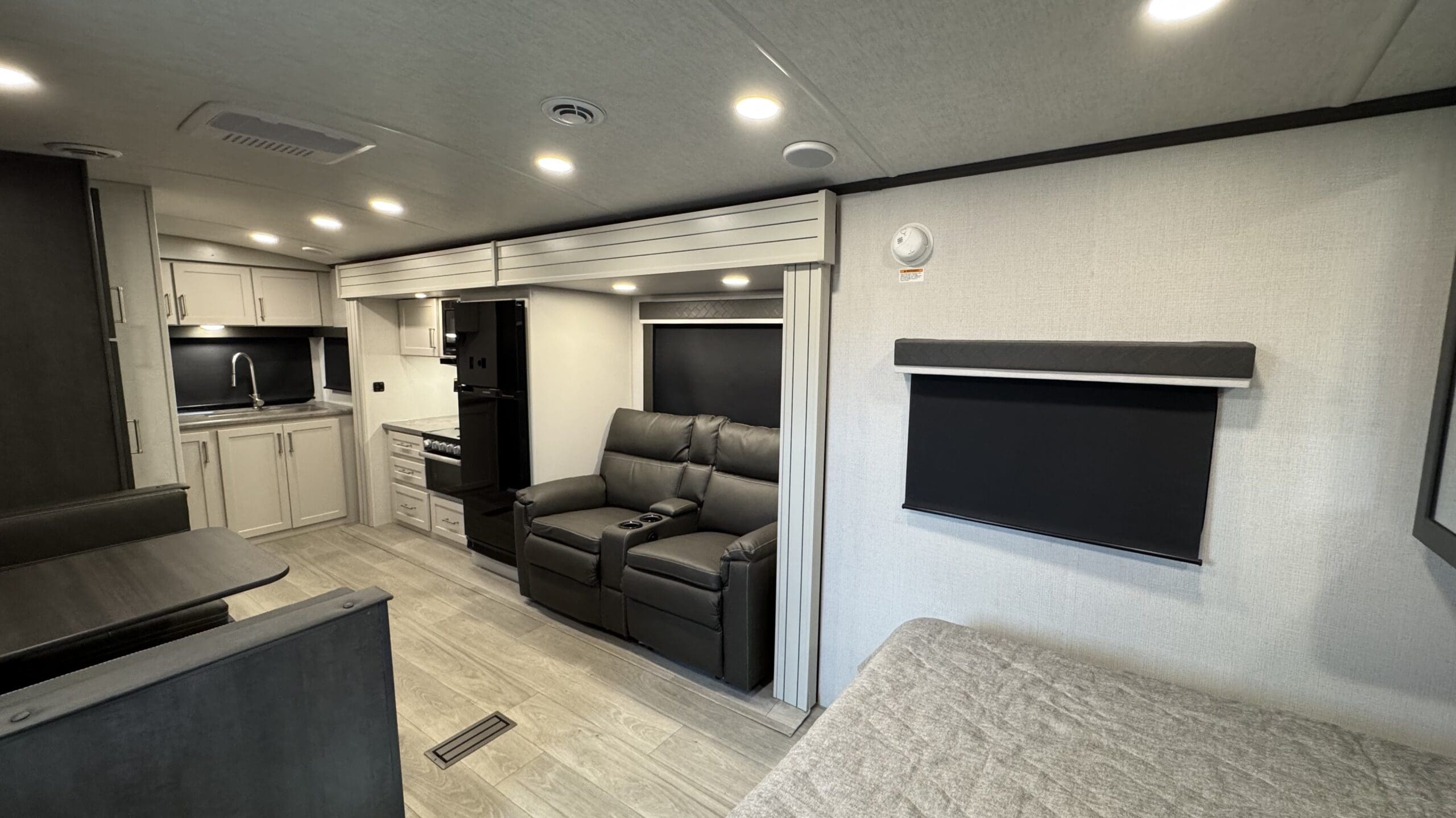 2025 COUGAR 22MLS by KEYSTONE - Image 11