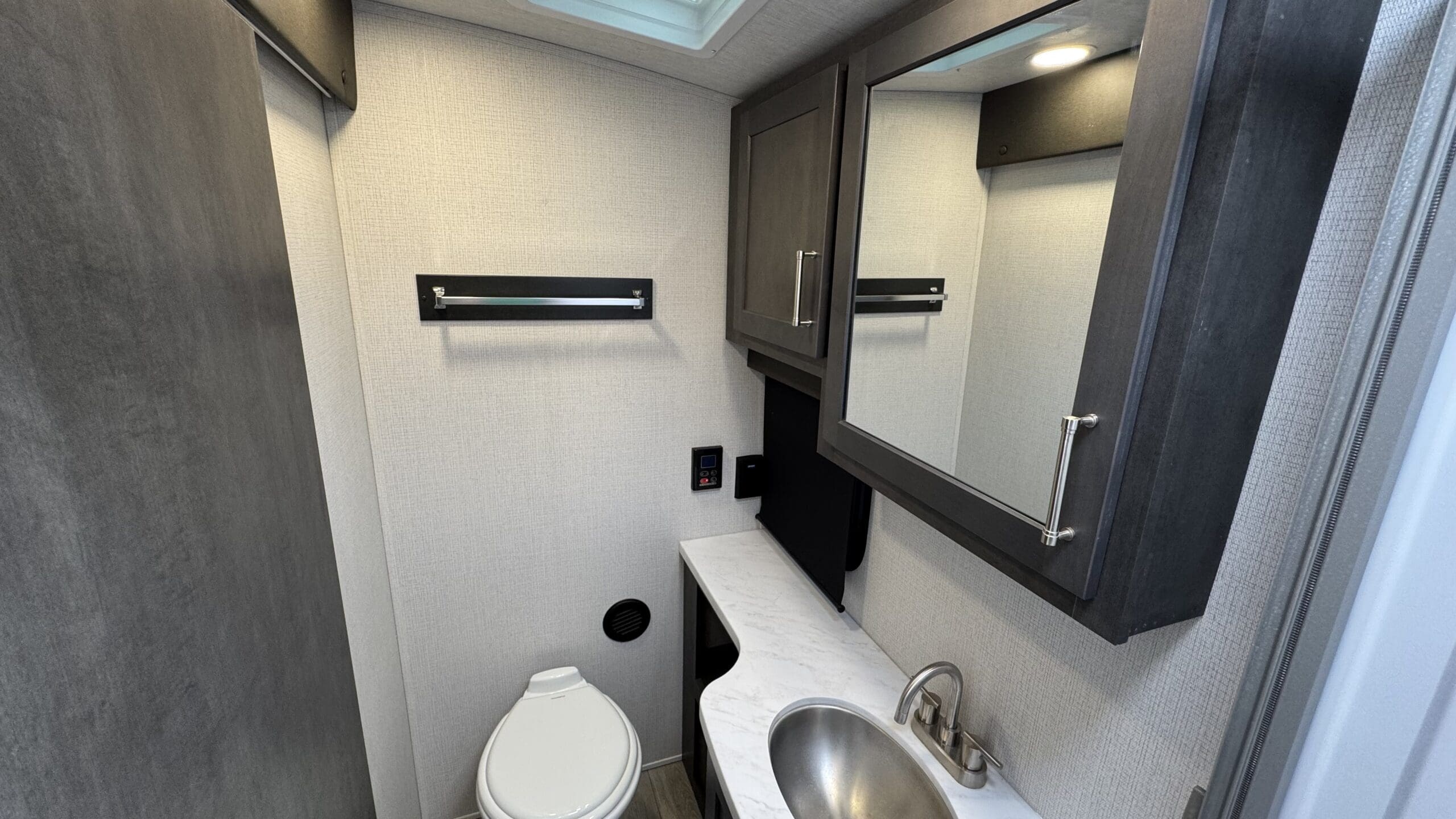 2025 COUGAR 22MLS by KEYSTONE - Image 29