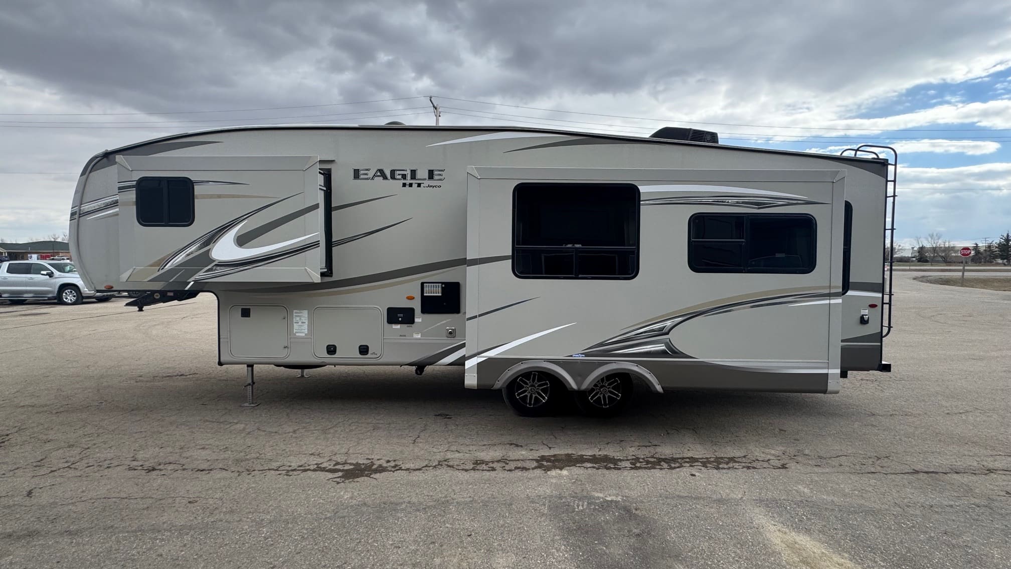 2018 EAGLE 28.5RSTS by JAYCO - Image 6