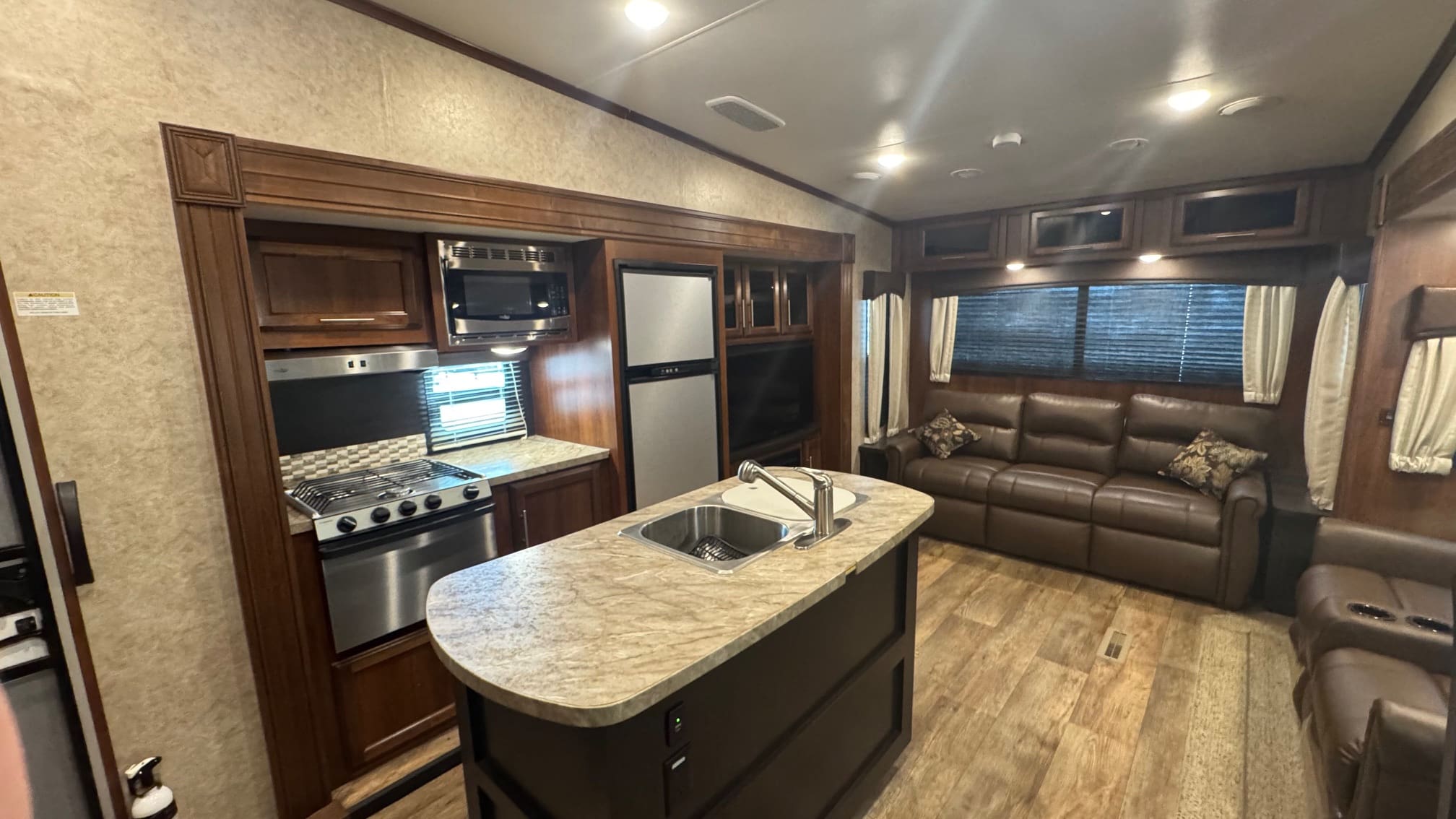 2018 EAGLE 28.5RSTS by JAYCO - Image 10