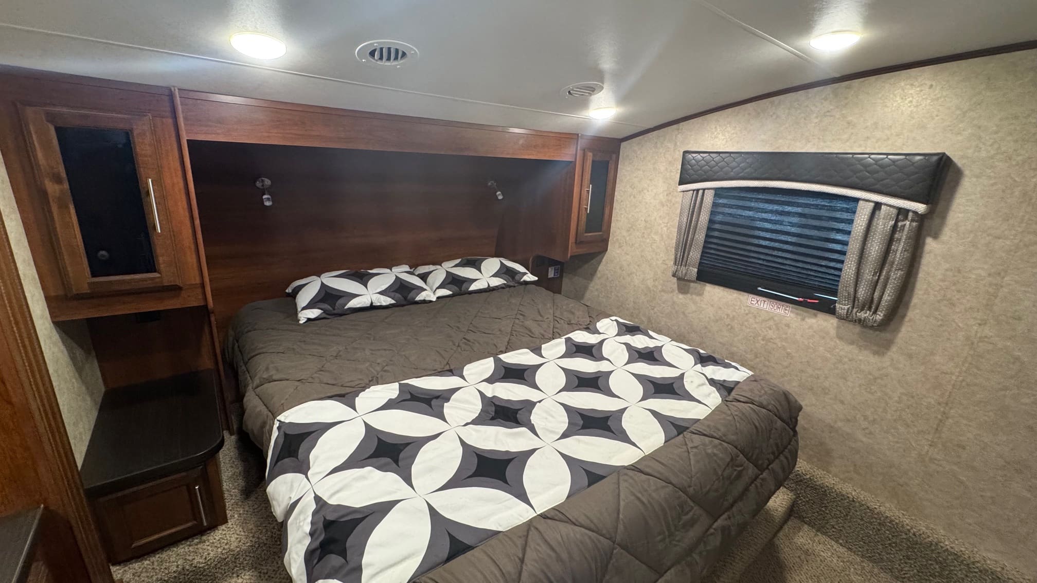2018 EAGLE 28.5RSTS by JAYCO - Image 19