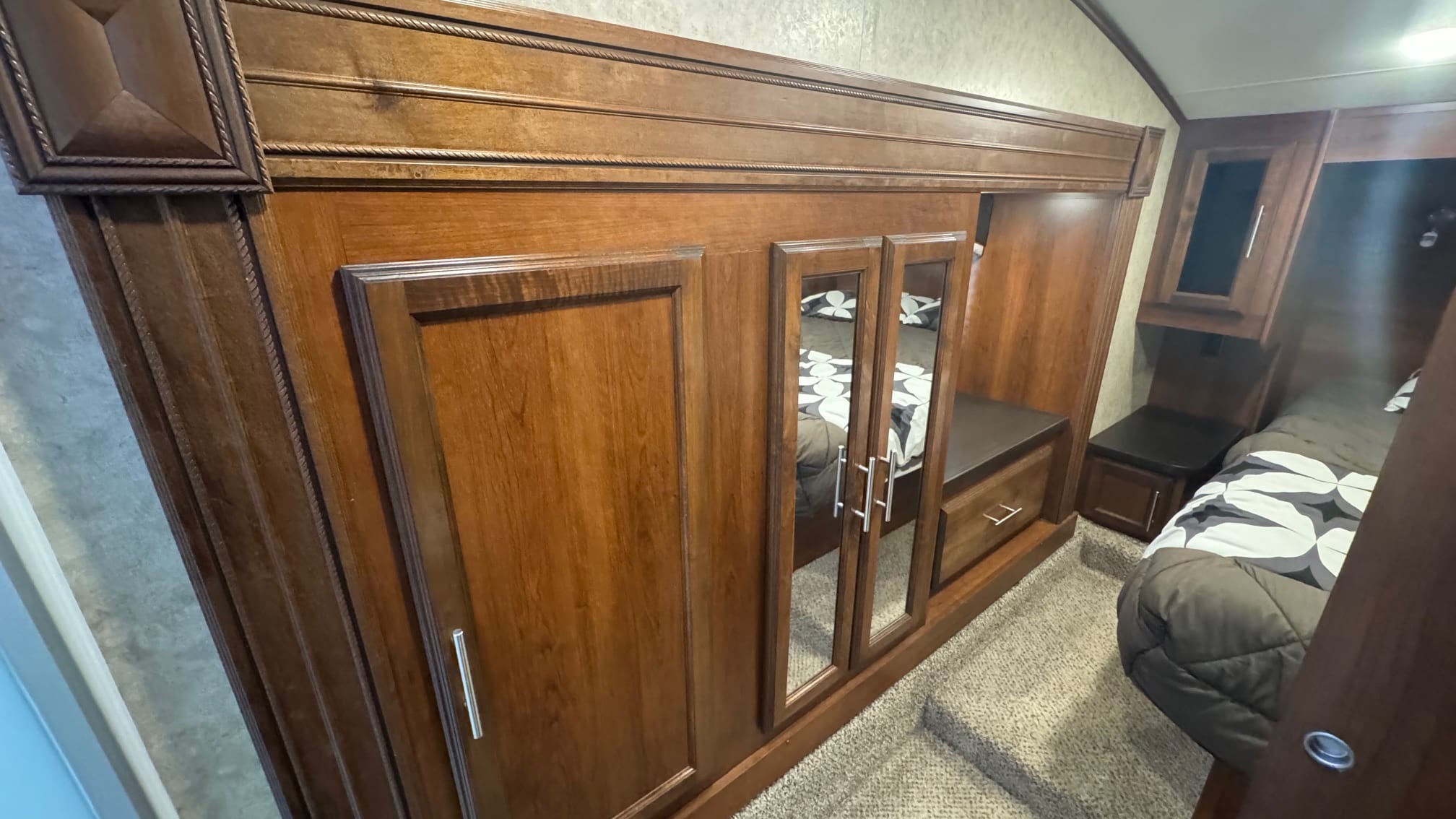 2018 EAGLE 28.5RSTS by JAYCO - Image 20