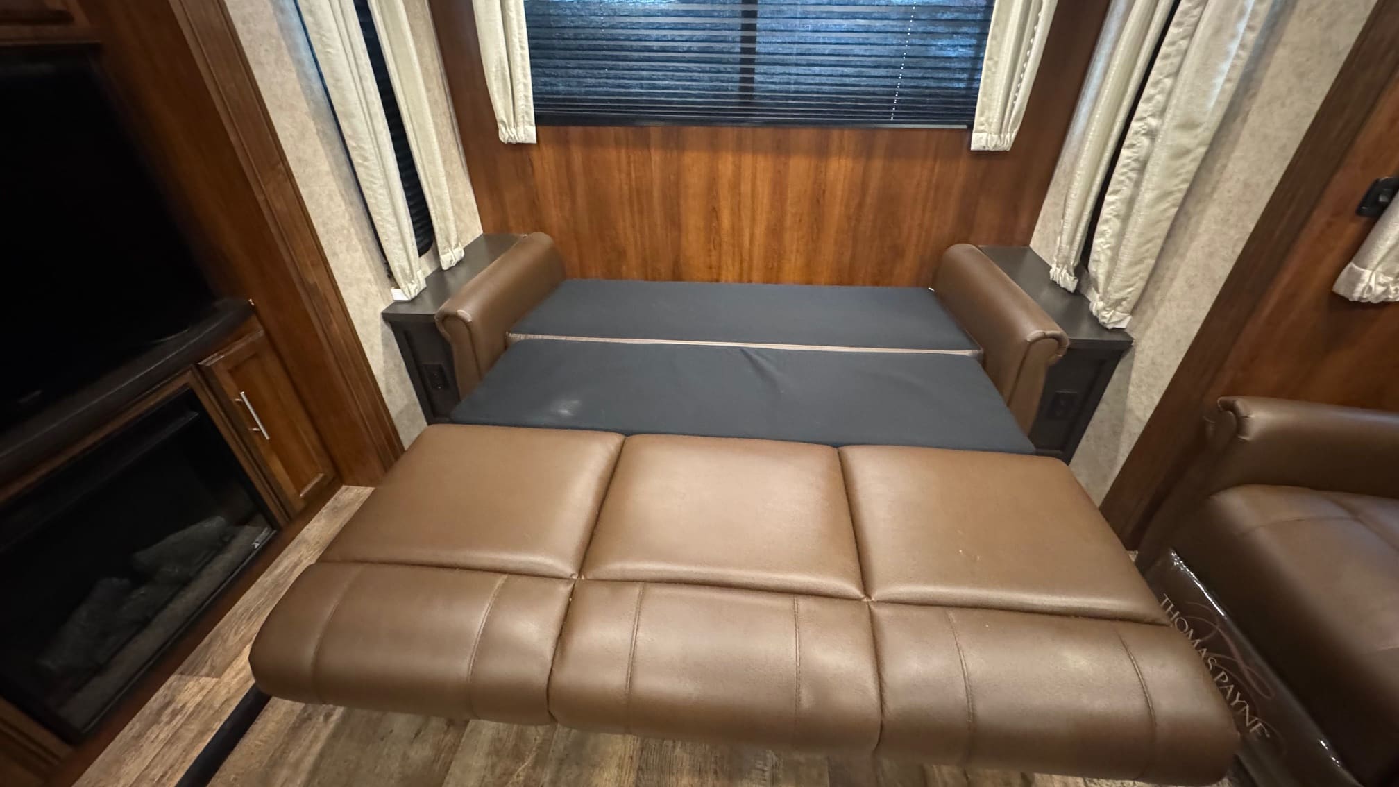 2018 EAGLE 28.5RSTS by JAYCO - Image 13