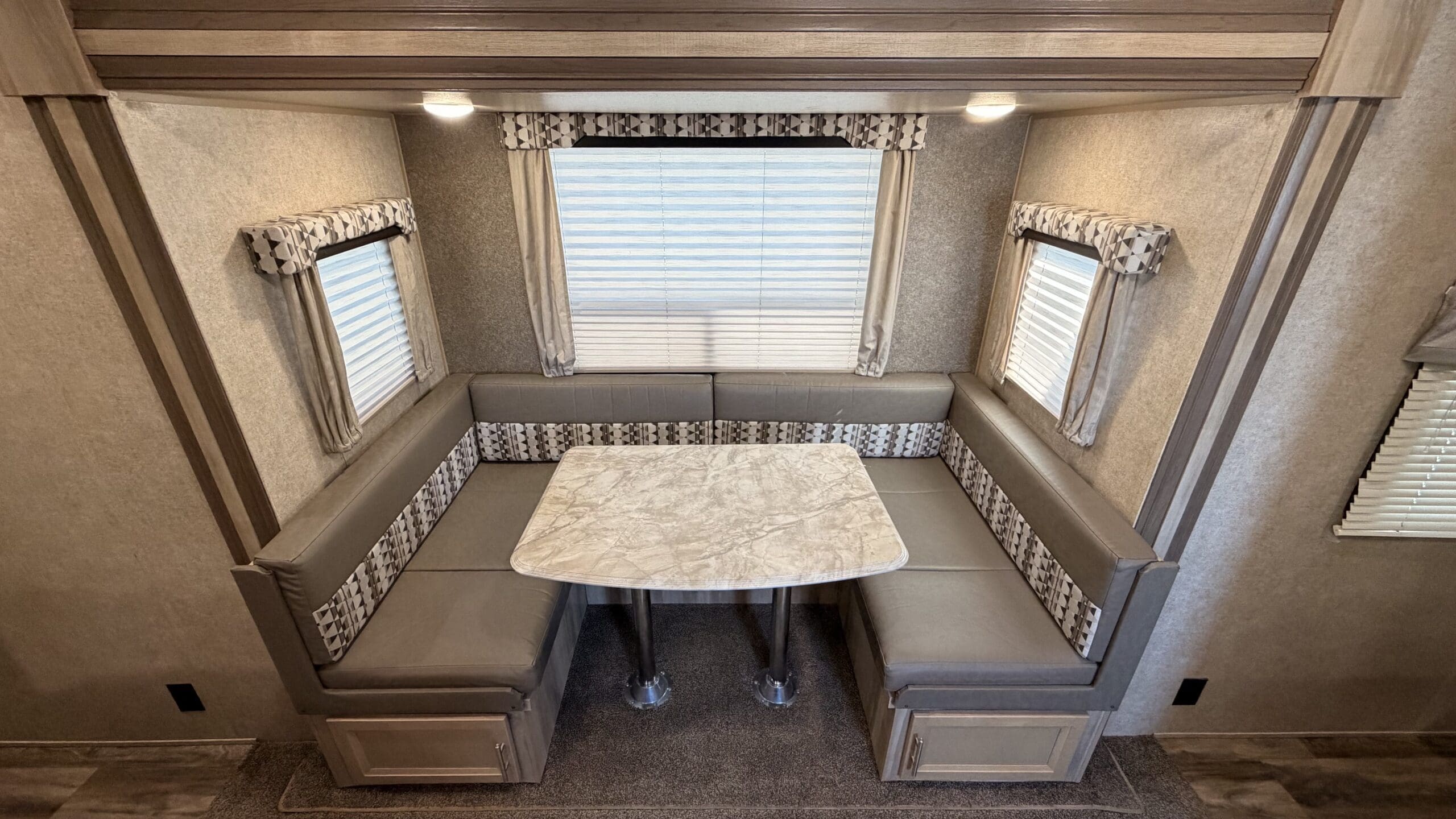 2020 CATALINA 29THS by COACHMAN - Image 18