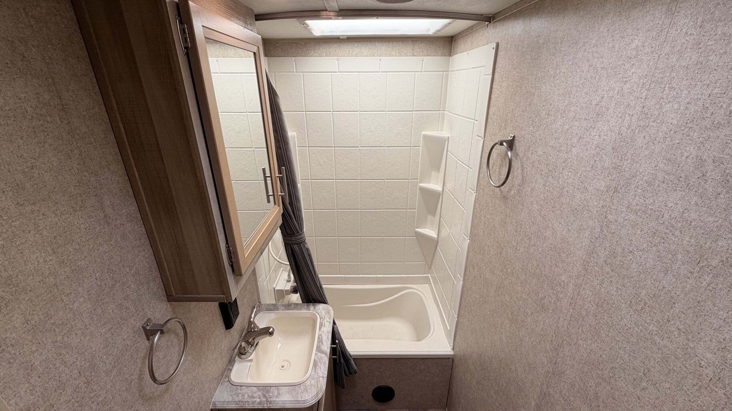 2020 CATALINA 29THS by COACHMAN - Image 24