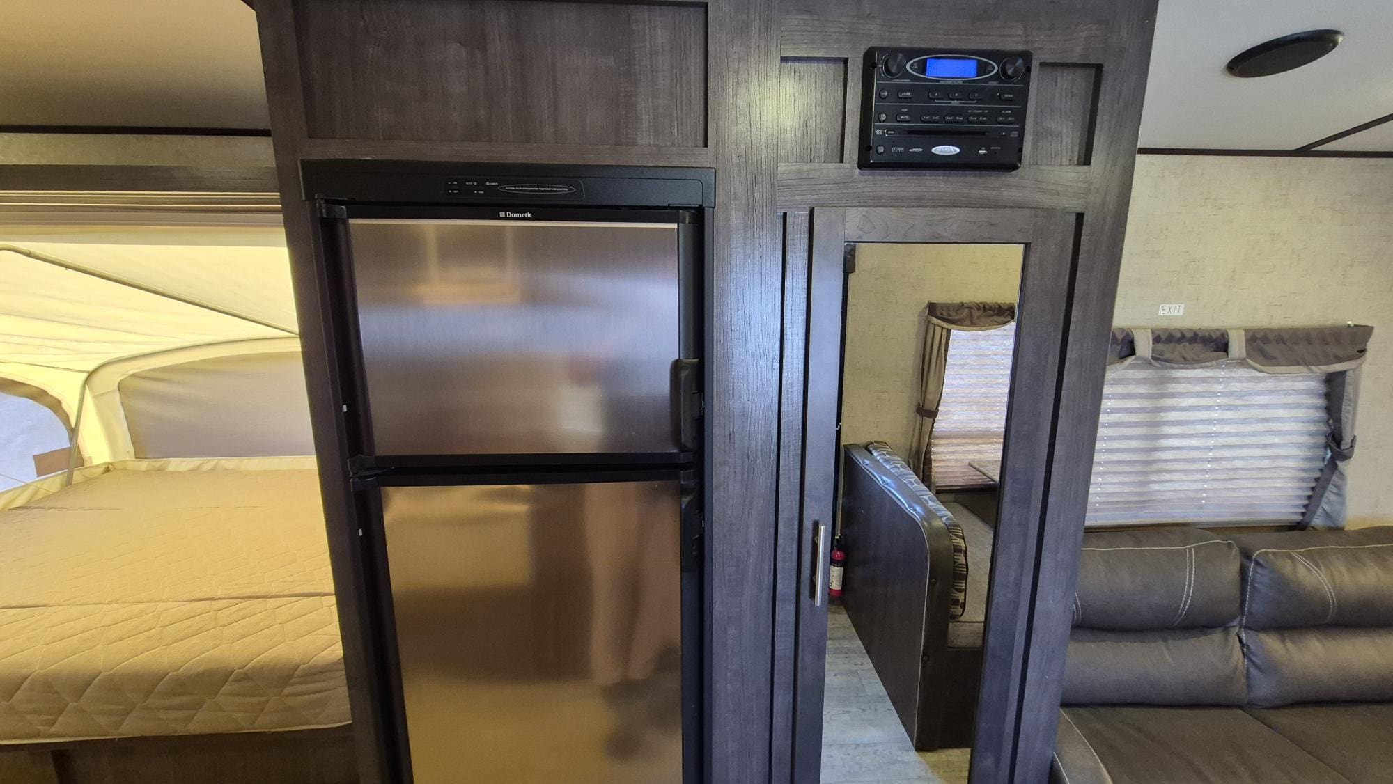 2016 SURVEYOR 224T by FOREST RIVER - Image 12