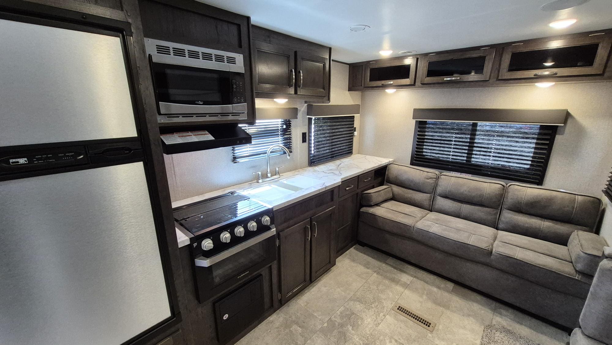2020 JAY FLIGHT SLX 245RLS by JAYCO - Image 8