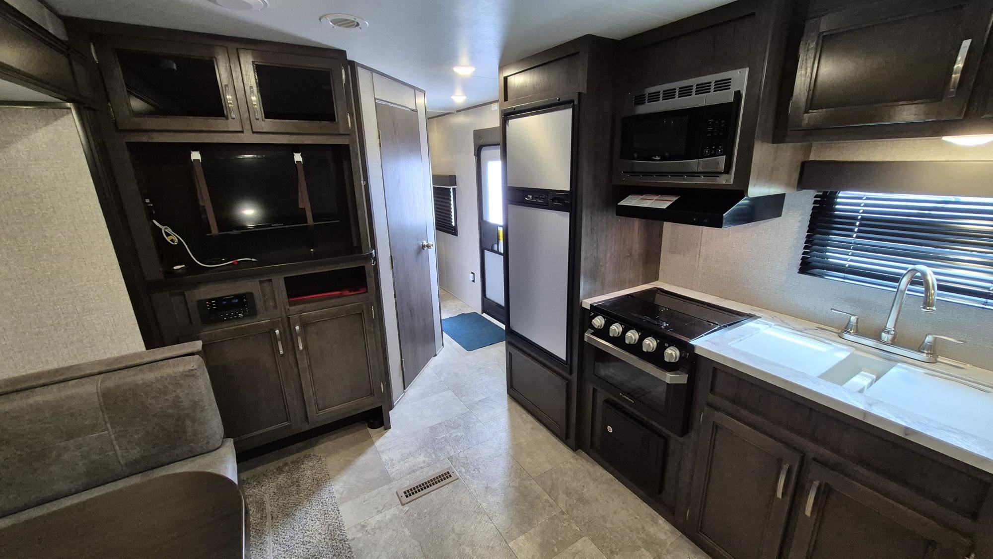 2020 JAY FLIGHT SLX 245RLS by JAYCO - Image 9