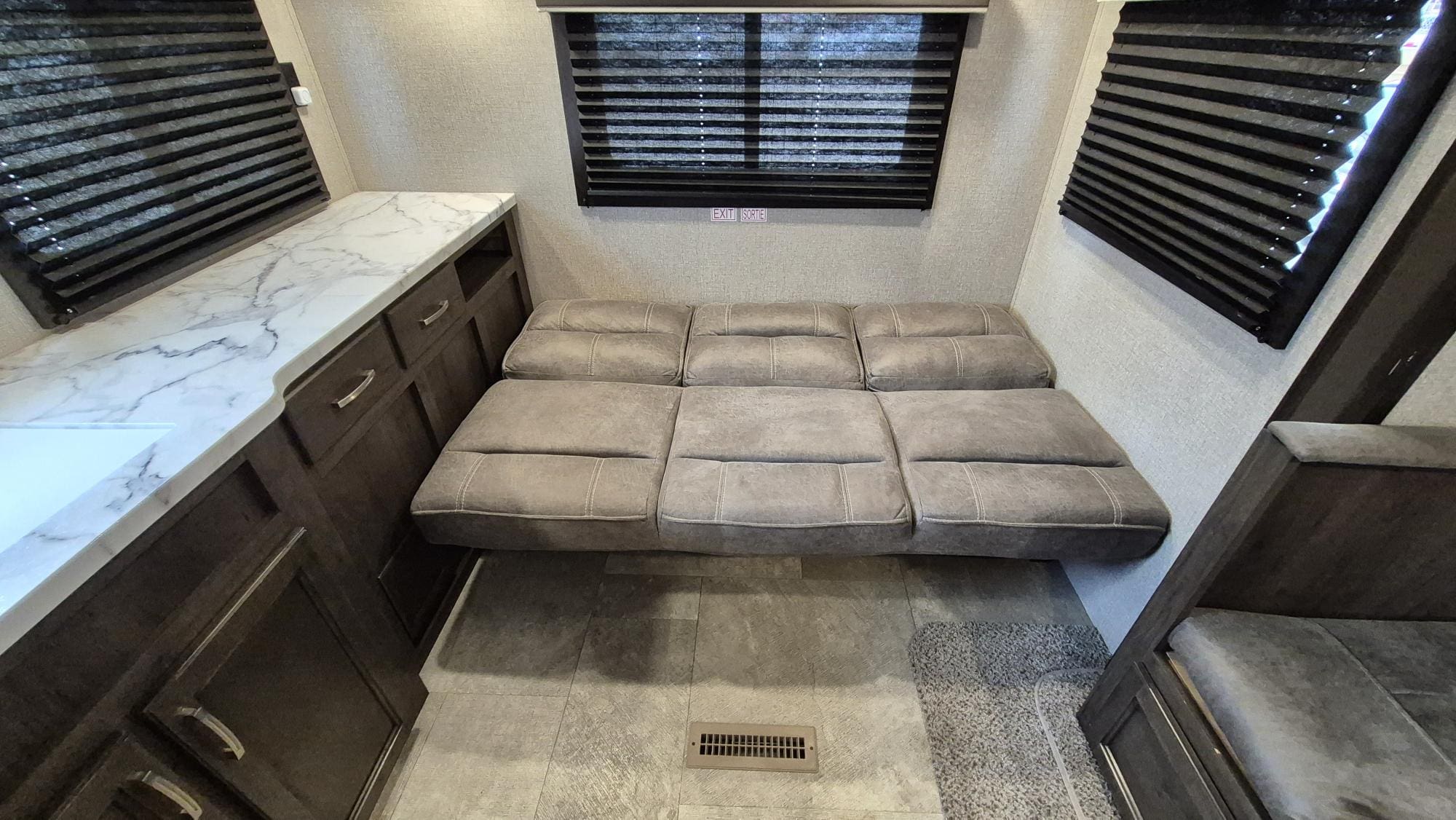 2020 JAY FLIGHT SLX 245RLS by JAYCO - Image 15