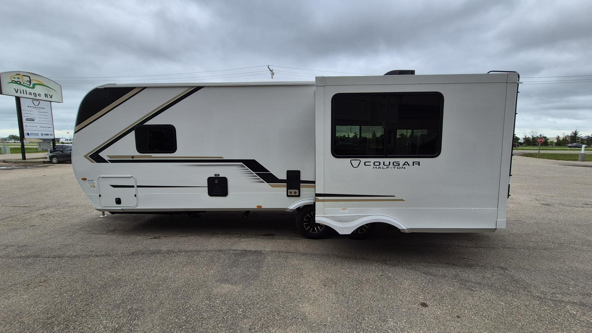 2027 COUGAR 25MLE by KEYSTONE - Image 4