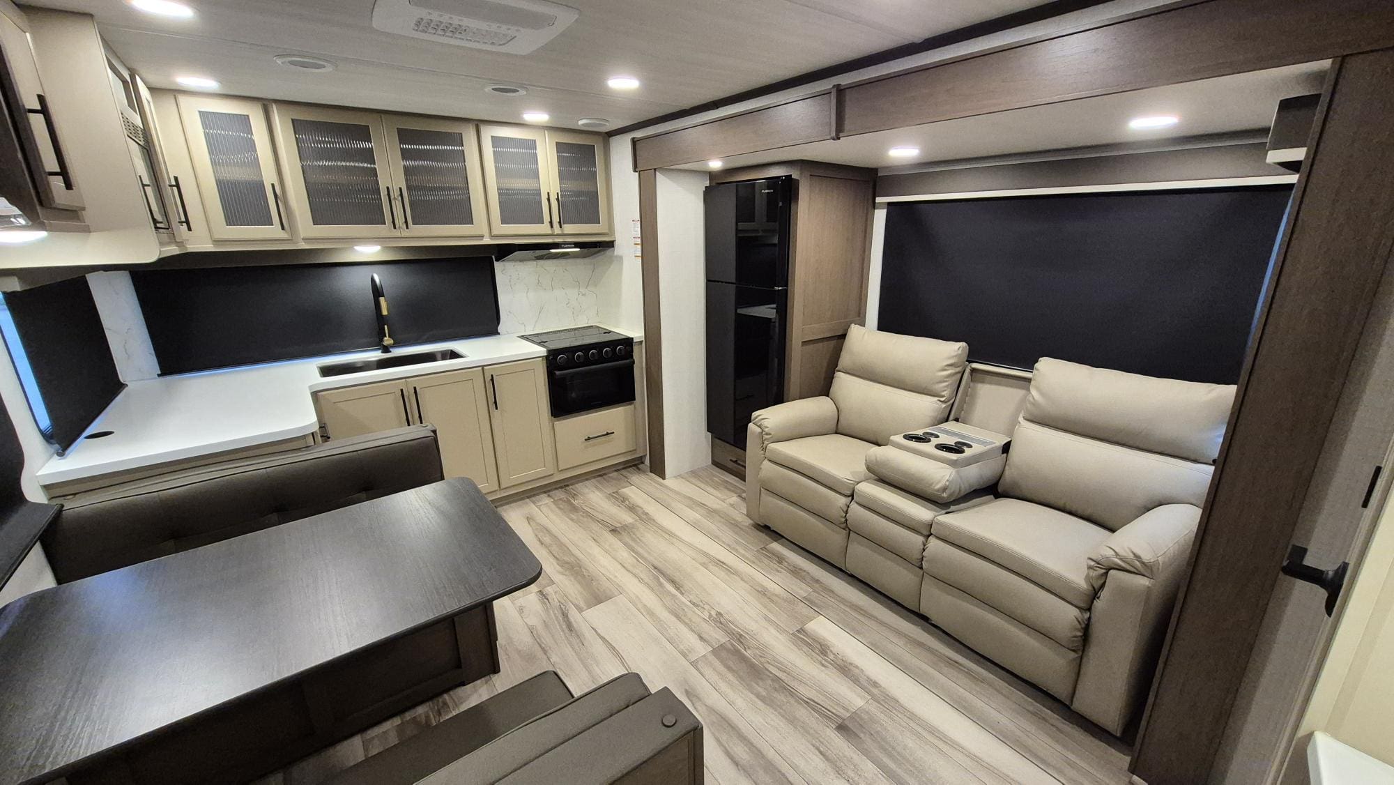 2027 COUGAR 25MLE by KEYSTONE - Image 6